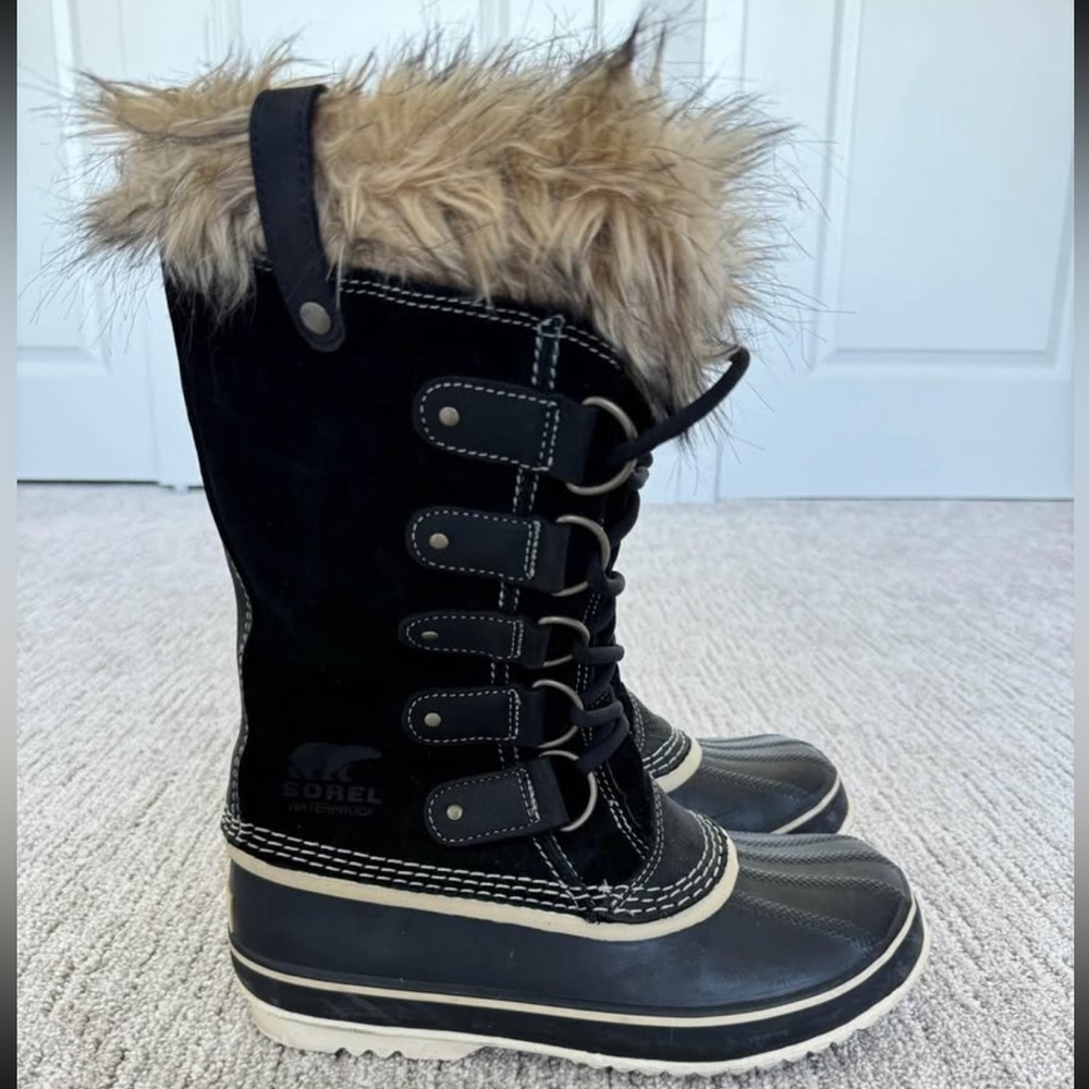 Sorel Black Boots with Faux Fur Trim